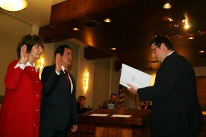 Councilmembers Devine and Gharpetian being sworn in to the Glendale City Council