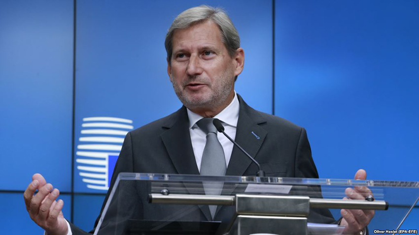 epa06332758 European Commissioner for enlargement Negotiations Johannes Hahn gives a press briefing at the end of EU-Serbia Stabilisation and Association Council, in Brussels, Belgium, 16 November 2017.  EPA-EFE/OLIVIER HOSLET