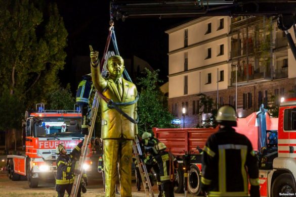 erdoghan statue removed