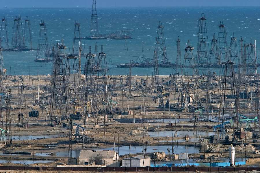 Baku, Azerbaijan, 03/12/2004.
Dilapidated SOCAR [State Oil Company of Azerbaijan Republic] oil fields.