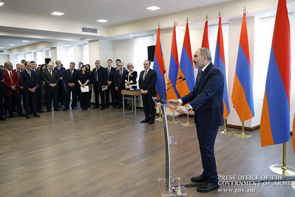 pashinyan-armenia-diplomats
