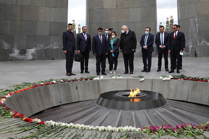 Iraq-Defense-Minister-Genocide-Memorial