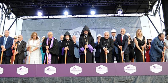 Web-Armenian-American-Museum-Board-of-Trustees-and-Board-of-Governors-at-Shovel-Ceremony