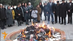 Azerbaijan - Burning of Azeri author Akram Aylisli"s books, Ganja