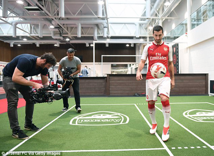 Henrikh Mkhitaryan Officially Joins Arsenal