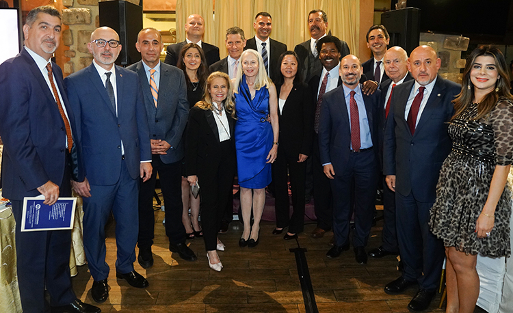 Mkhitaryan Meets with Armenian Community Representatives in Los Angeles •  MassisPost