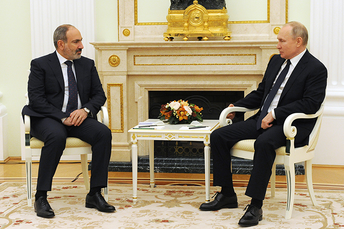 Putin and Pashinyan Discuss Strategic Ties, Karabakh Peace • MassisPost